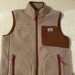 Large Madewell x Penfield Fleece Vest in Nutmeg